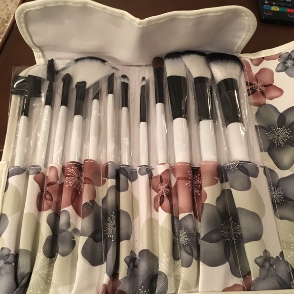 UNIMEIX Other - Brand new in package by UNIMEIX makeup brushes